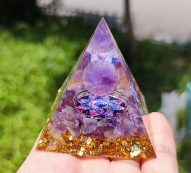 Pyramid Decoration Natural Crystal Spiritual Resin Craft