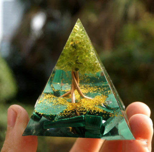 Pyramid Decoration Natural Crystal Spiritual Resin Craft