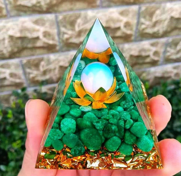Pyramid Decoration Natural Crystal Spiritual Resin Craft